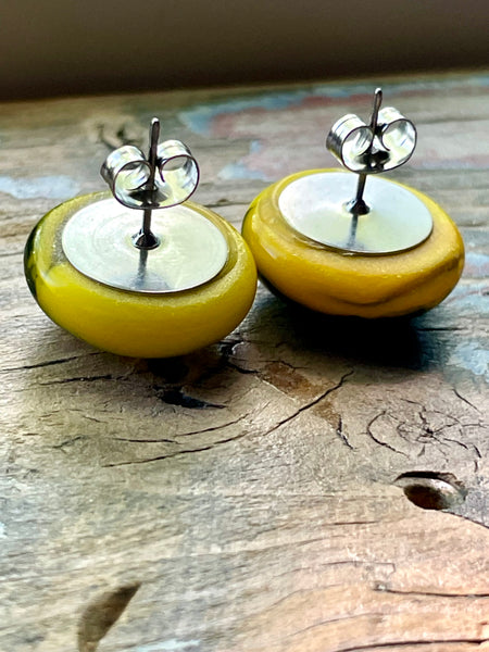 Boucles d’oreilles moitié-moitié