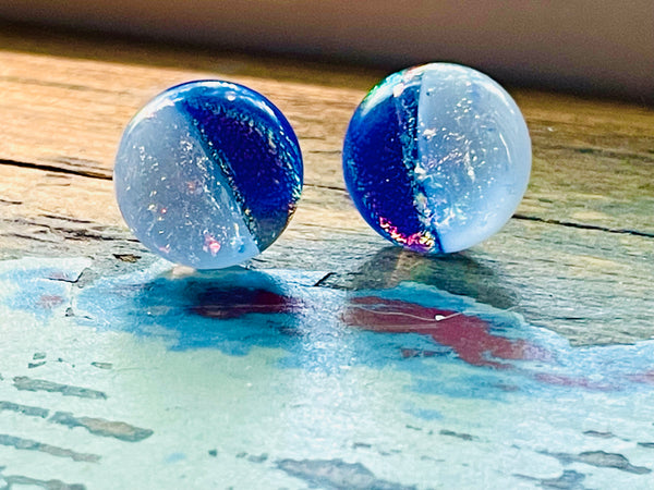 Bleu royal et blanc argenté