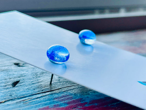 Boucles d’oreilles Brille dans le noir bleu