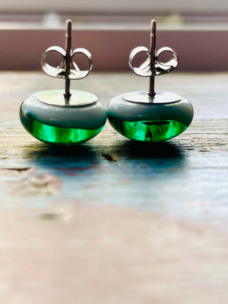 Boucles d’oreilles vert gazon opaque