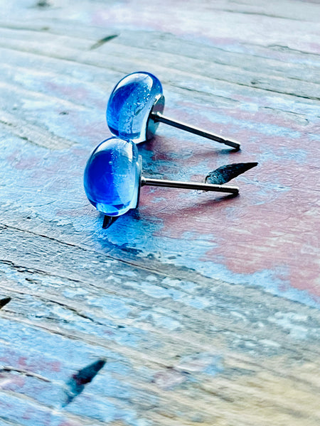 Boucles d’oreilles Brille dans le noir bleu