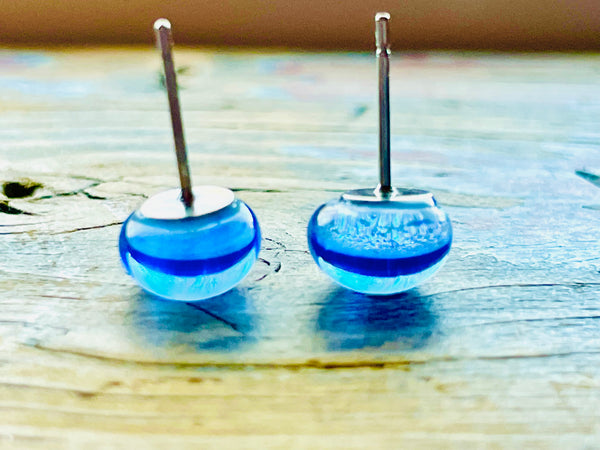 Boucles d’oreilles Brille dans le noir bleu