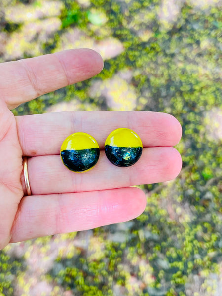 Boucles d’oreilles moitié-moitié