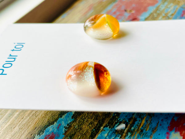 Boucles d’oreilles tire-d’érable, blanc argenté et orange et jaune