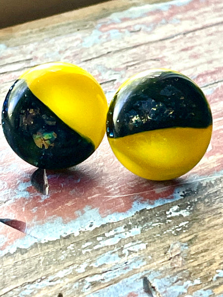 Boucles d’oreilles moitié-moitié