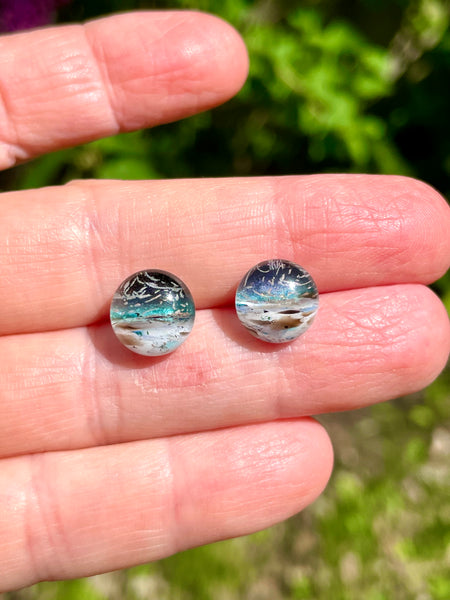 Boucles d’oreilles moitié-moitié bleu/ blanc brun