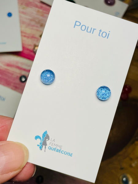 Boucles d’oreilles Brille dans le noir bleu