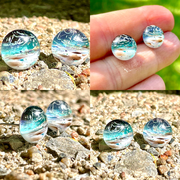 Boucles d’oreilles moitié-moitié bleu/ blanc brun