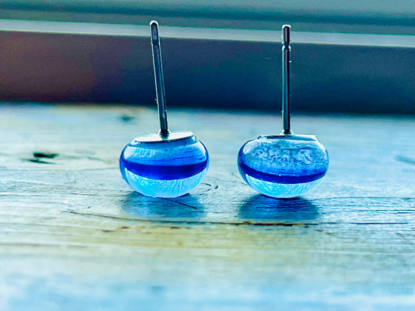Boucles d’oreilles Brille dans le noir bleu